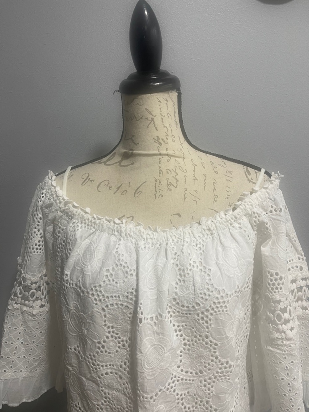 Lilly Pulitzer White Off-Shoulder Eyelet Lace Women's Top - Picture 3 of 6